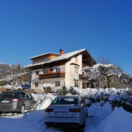Nikolaus Und Evelyn Astner, Appartement