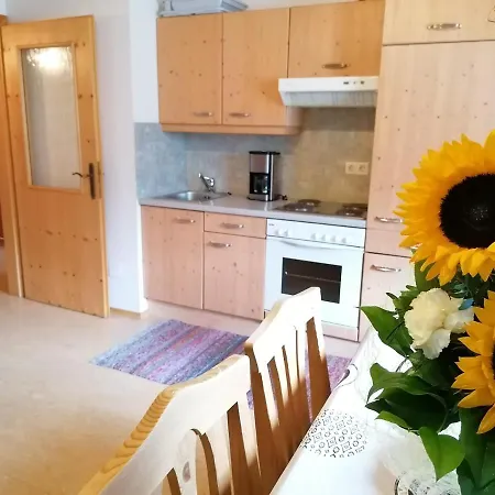 Nikolaus Und Evelyn Astner, Apartment