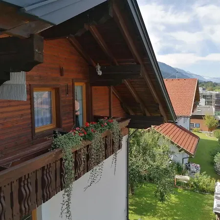 Nikolaus Und Evelyn Astner, Apartment
