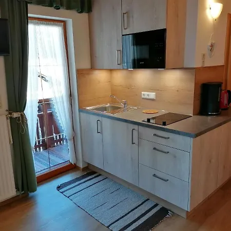 Nikolaus Und Evelyn Astner, *