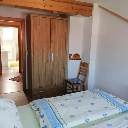 Nikolaus Und Evelyn Astner, 아파트