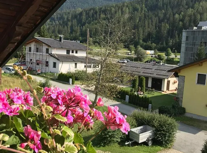 Nikolaus Und Evelyn Astner, * 트로폴라흐