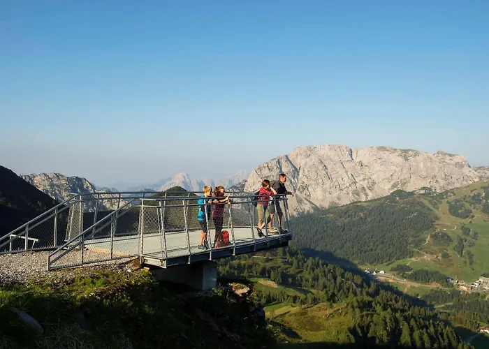 Nikolaus Und Evelyn Astner, *