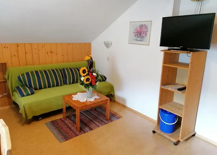 Nikolaus Und Evelyn Astner, *