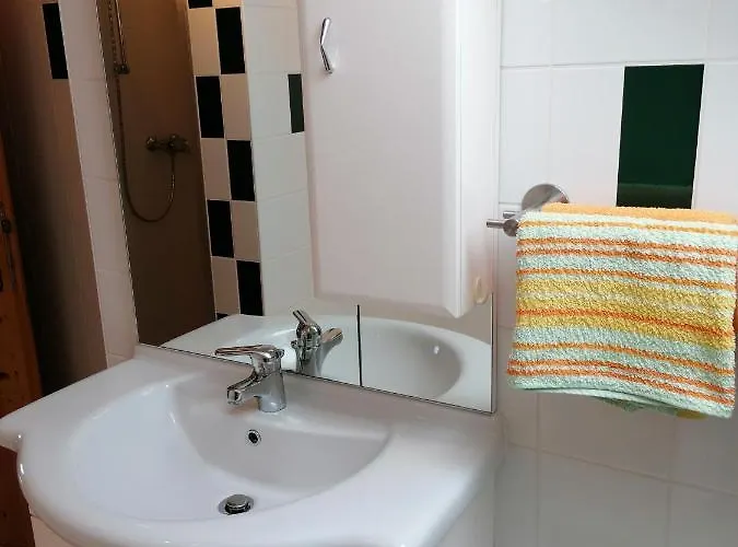 Nikolaus Und Evelyn Astner, 아파트 *