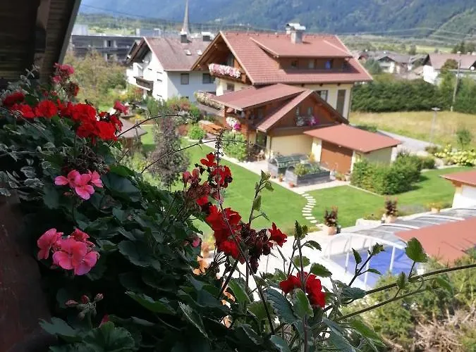 Nikolaus Und Evelyn Astner, * 트로폴라흐