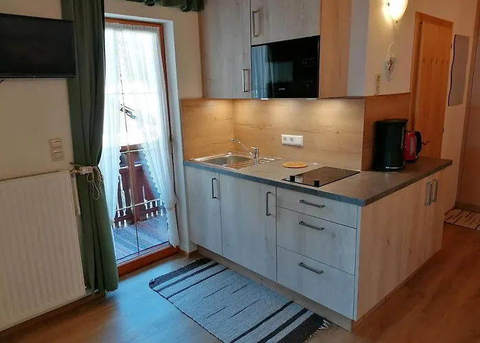 Nikolaus Und Evelyn Astner, *